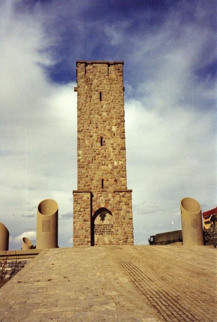 800px-La_tour_de_Kosovo_Polje.jpg, 208 KB