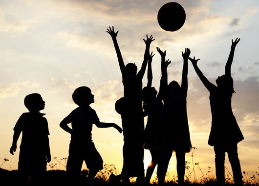 kids_playing_outside.jpg, 60 KB